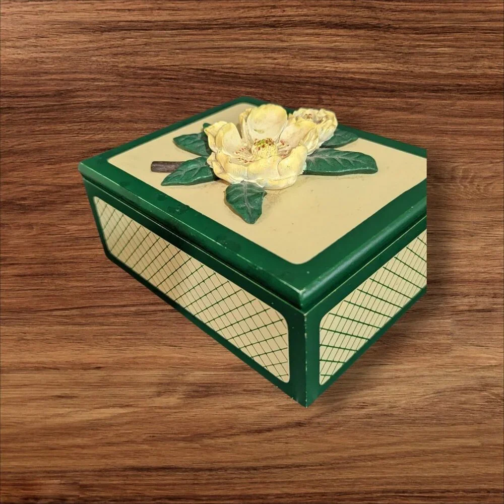 vintage Handpainted Green  Cream trinket jewelry ‎ Box With 3D Magnolia Flower
